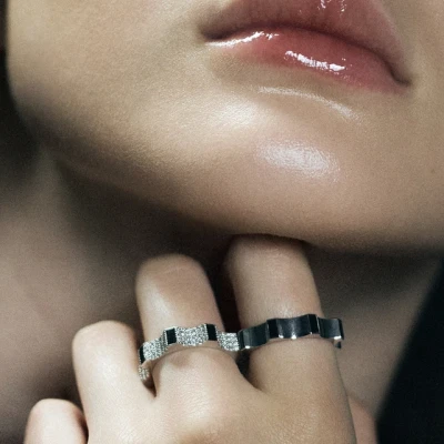 Кольцо Kazanskiy, белое золото 18 карат, черные бриллианты, бриллианты, 4 мм 