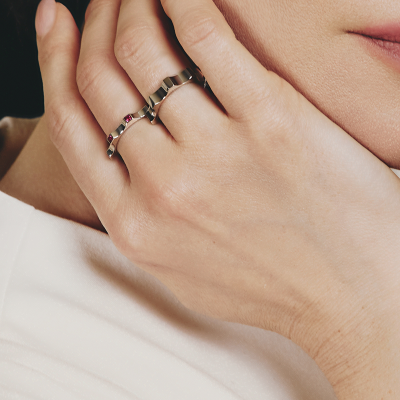 Кольцо Kazanskiy, белое золото 18 карат, рубины, 2 мм 